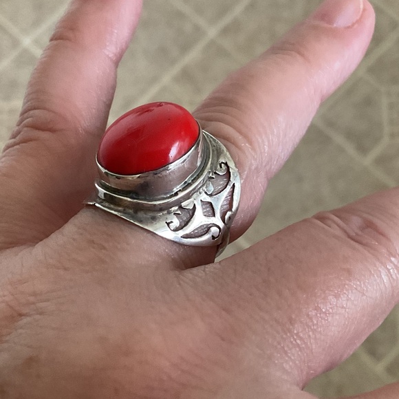 NWOT Sterling Silver 925 Red Coral Gorgeous Ring Size US 8 - Picture 2 of 10